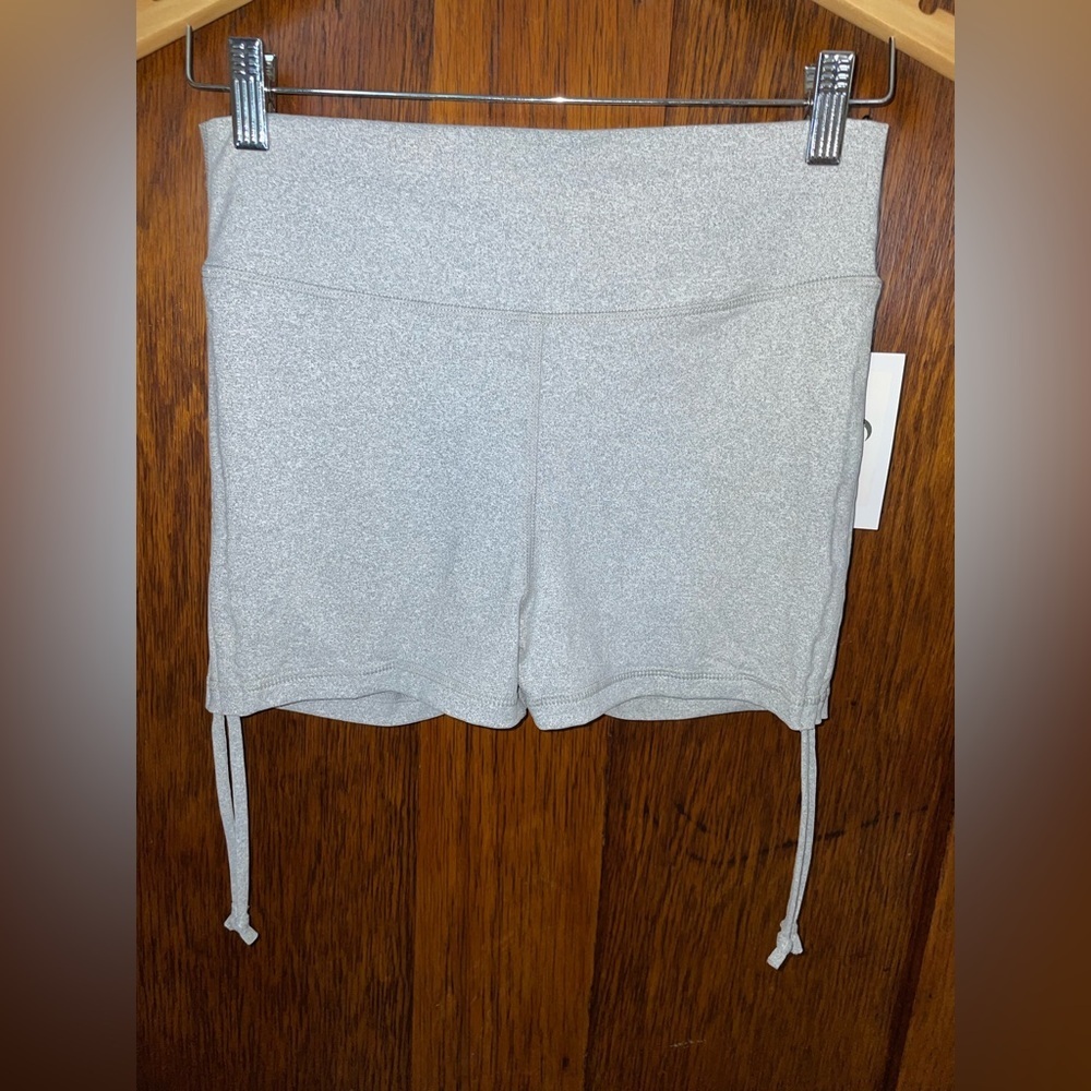 zyia scrunchy shorts XL